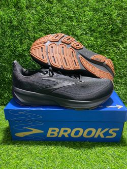 Brooks Revel 9 Men’s size 12M Brand New