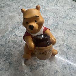 Winnie the Pooh WD Collector’s Society Membership Sculpture 1996