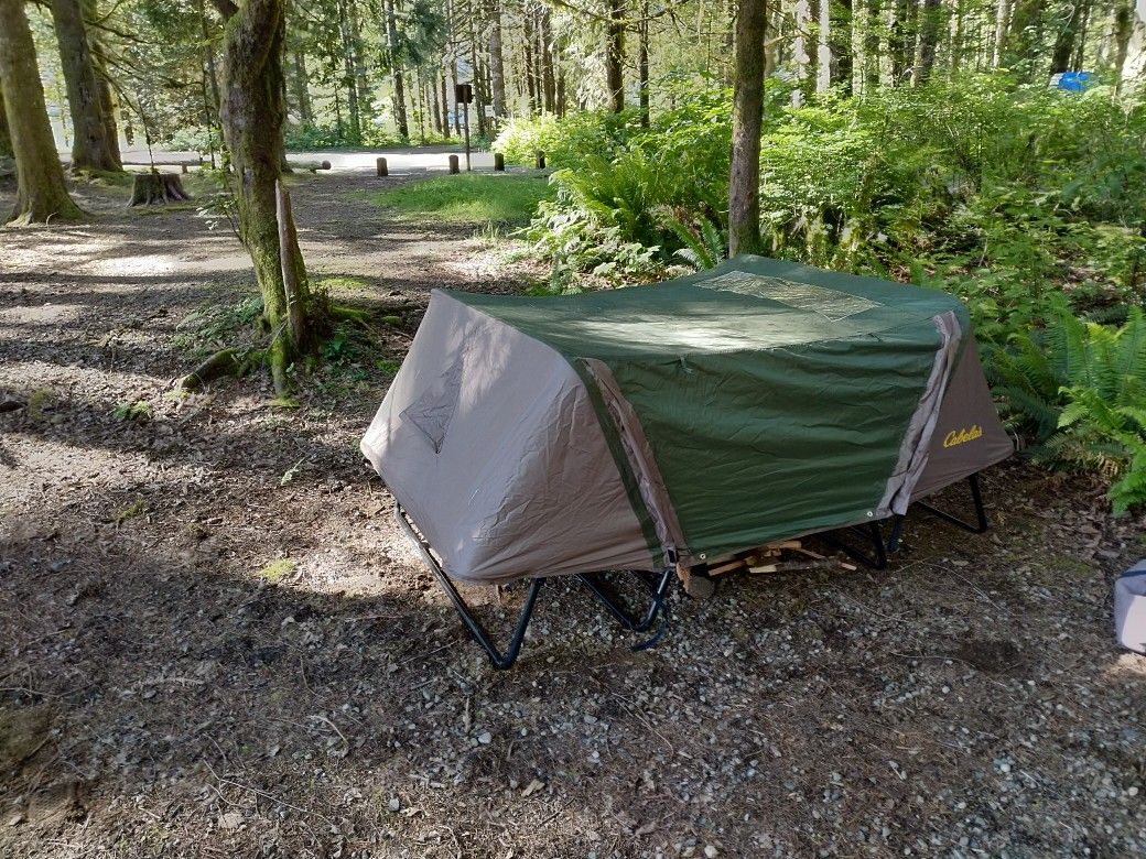 Cabela's deluxe tent cot for Sale in Lynnwood, WA OfferUp