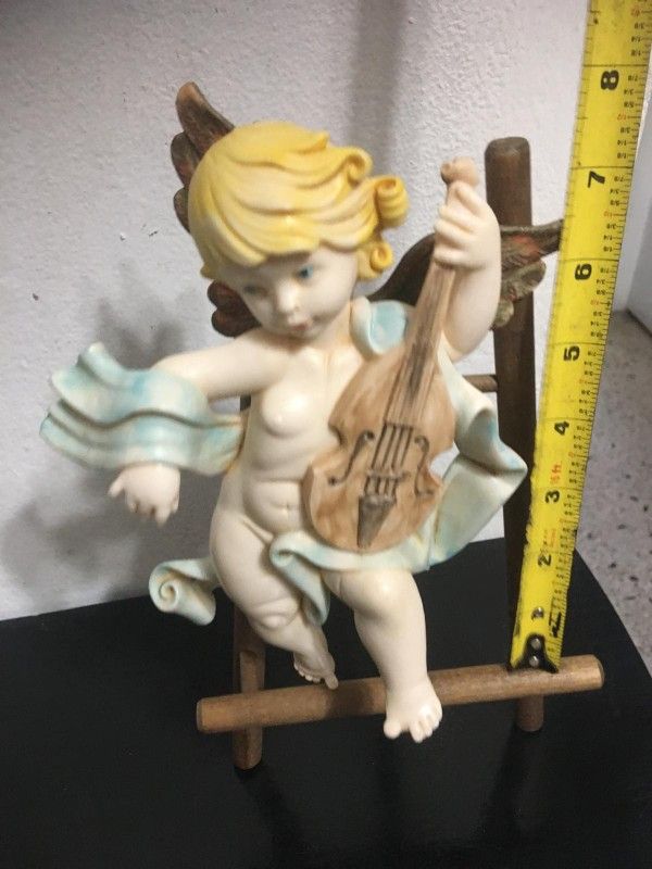 ANGELITO ANTIGUO DE RESINA