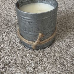 NWT KIRLAND’S home Cassis & Lily Bloom galvanized decorative candle 10 oz