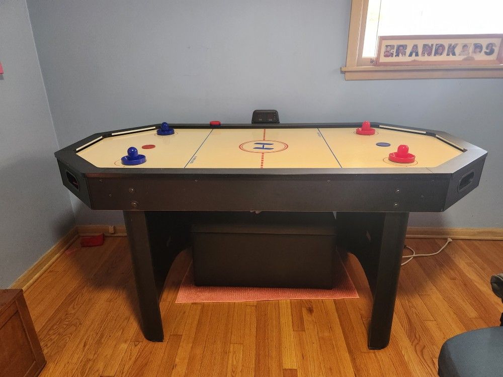 Air Hockey Table