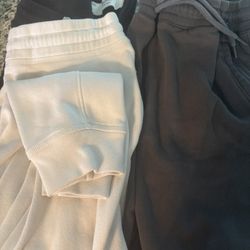 3 Pair Men’s Hollister joggers -M