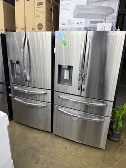 Brand new Samsung 36 in. 28 cu. ft. Standard Depth 4-Door French Door Smart Refrigerator in Fingerprint Resistant Stainless Steel