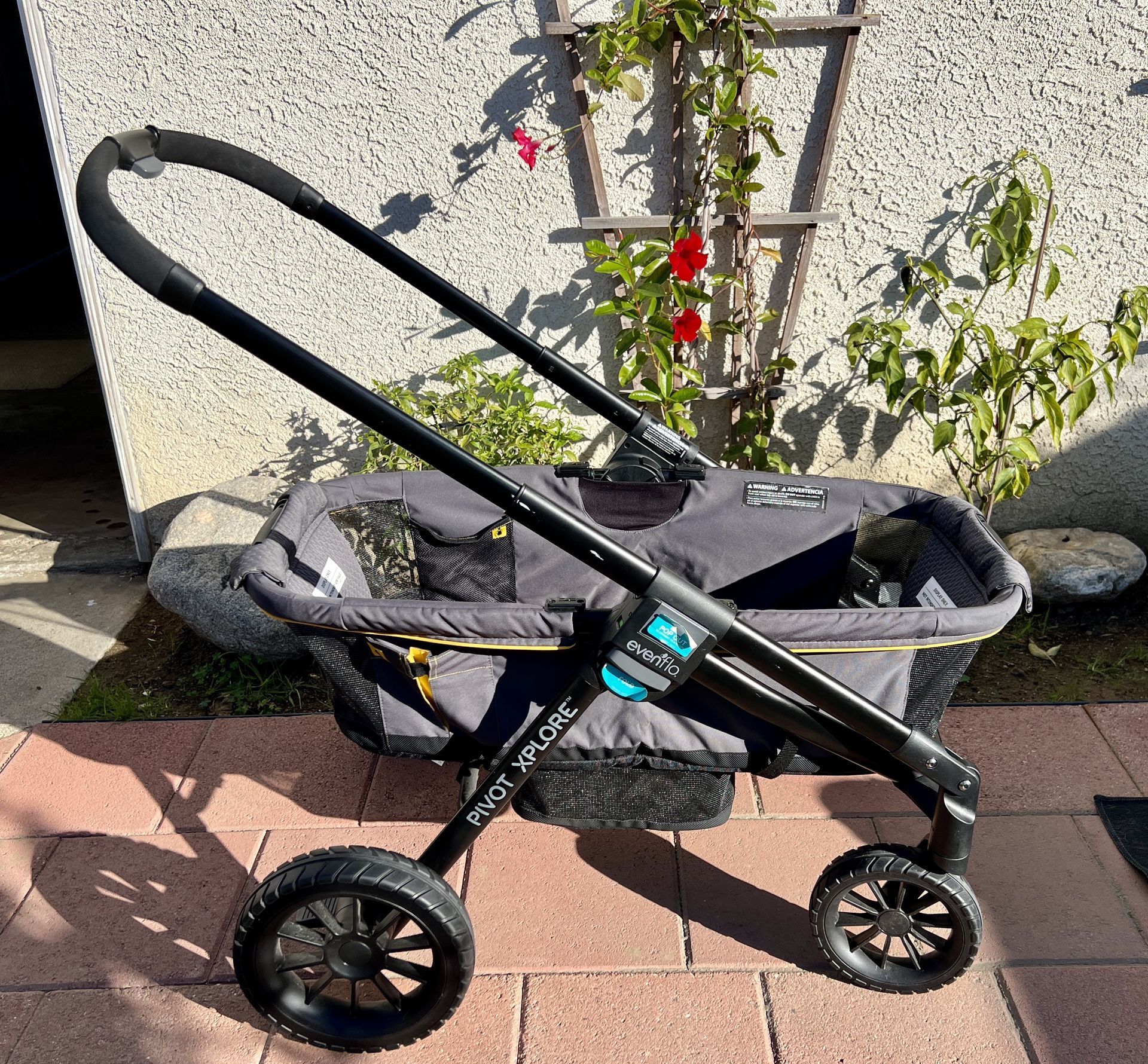 Used Evenflo Pivot Xplore All-Terrain Stroller Wagon (Adventurer Gray)