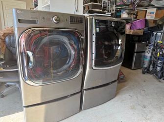 LG Washer & Dryer Set with Pedestal