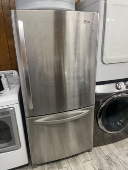 LG STAINLESS STEEL BOTTOM FREEZER 