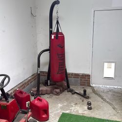Everlast Heavy Bag with Stand – Great Condition