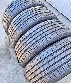 235 60 18 Goodyear tires Con Excelente calidad Las 4