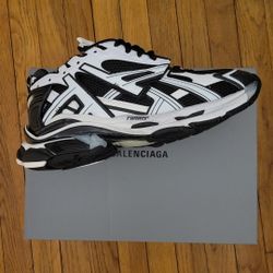 MENS RUNNERS! SIZE 12.5