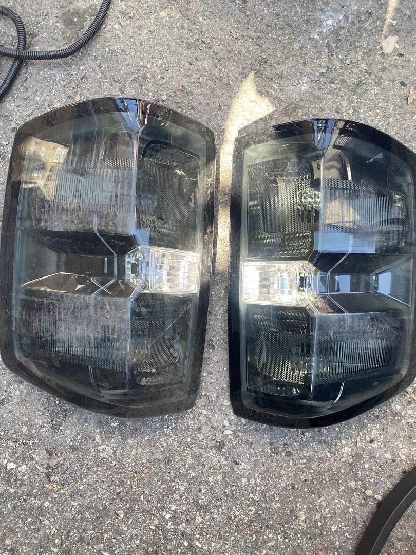 [14-18] [Chevy Silverado/Sierra] Black Smoke As is Scratch Lens Taillights