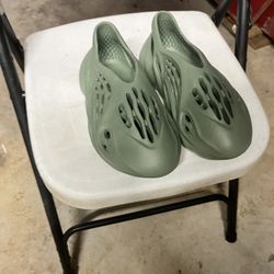 Yeezy Style Foam Runner 