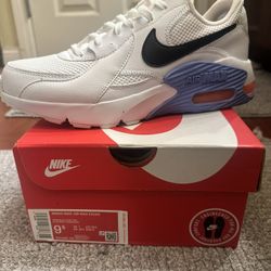 Women’s Nike Air Max Excee Size 9.5