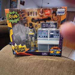 Mattel DC Batman 66 Batcave 