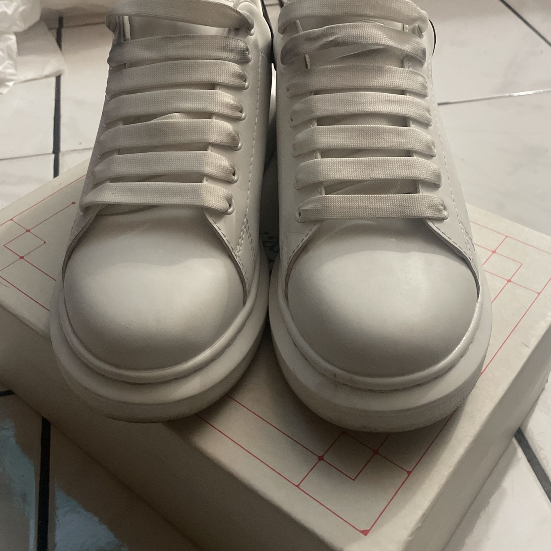 Alexander Mcqueens black heel