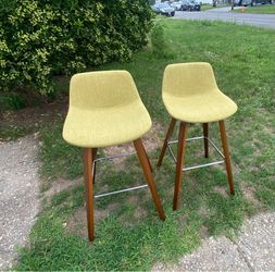 2 beatiful chairs