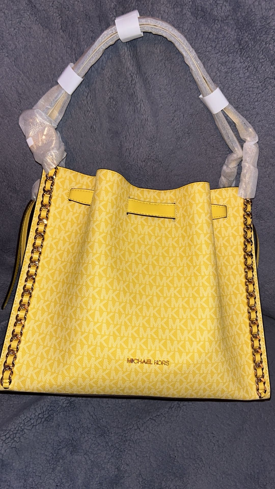 MK Purse , brand new , Medium Size, yellow & Gold .