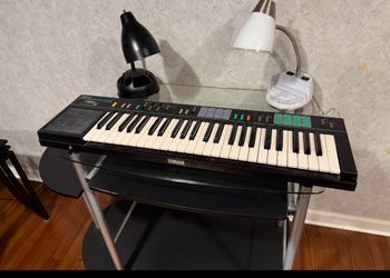 Yamaha Electronic Keyboard Synthesizer