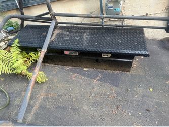 Truck tool box