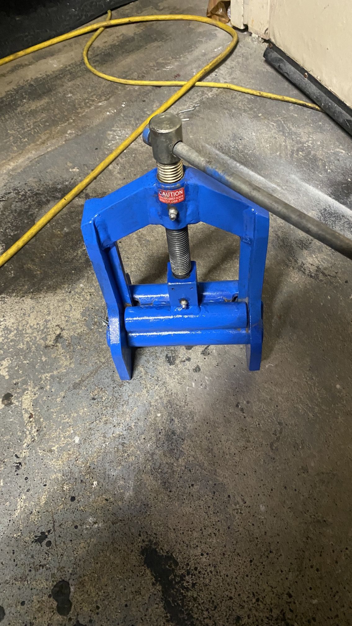 13.5 Inch Squeeze Tool ( Make Offer)
