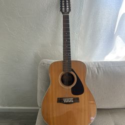 12 String Acustic Yamaha