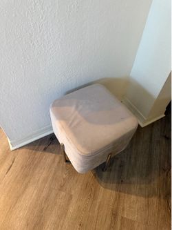 Vanity chair