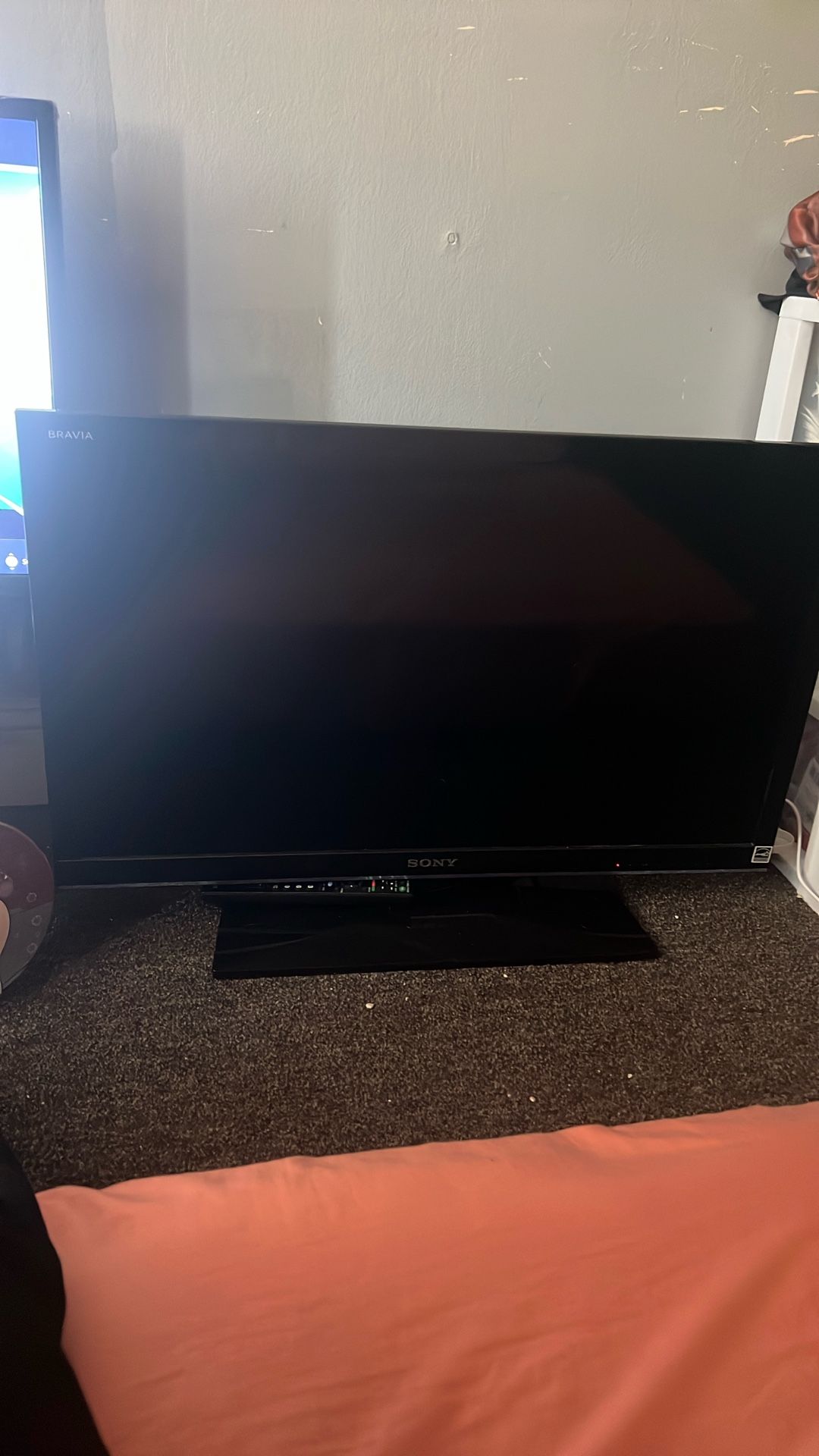 Sony Bravia 40 Inch LED Slim Tv. With The Tv Controller. $100
