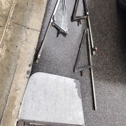 C10 67-72 Side Glass Vent Windoes
