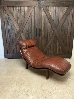 LEATHER CHAISE
