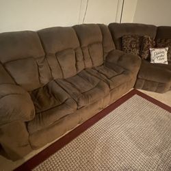 4 pc Living Room Set w/ Queen Pullout Excellent Condition