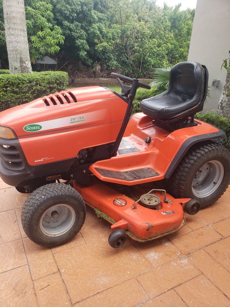Scott's S2554 Lawnmower 25HP And 54 Inch Deck for Sale in Miami