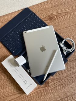 iPad 7th Generation  32GB WiFi + Cellular (Unlocked) with keyboard, pen & Accessories