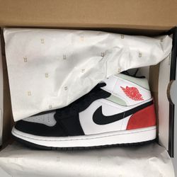 Nike Jordan 1 Mid Red Black Toe - Sz 9 **NEW**