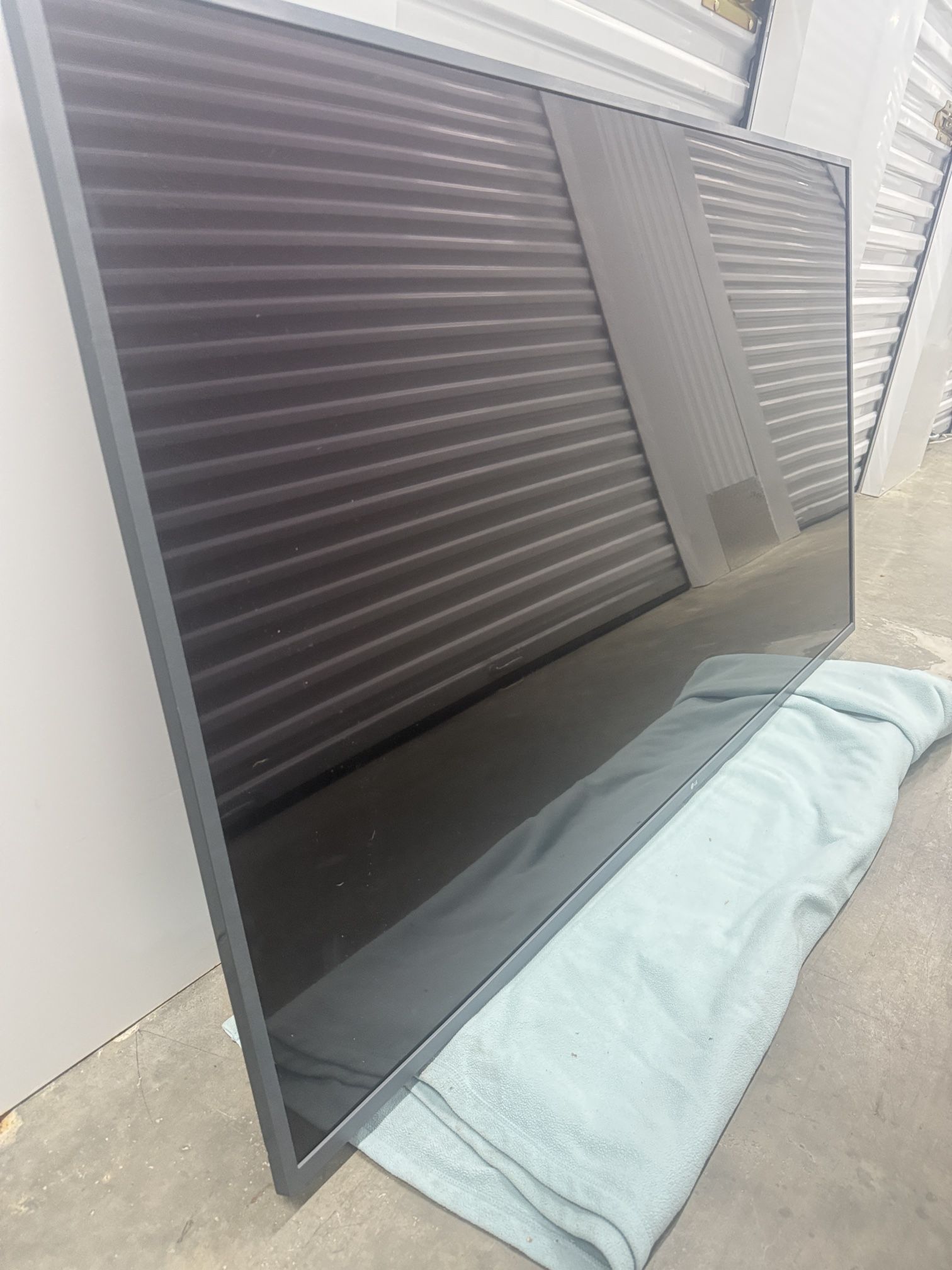 LG TV 65”