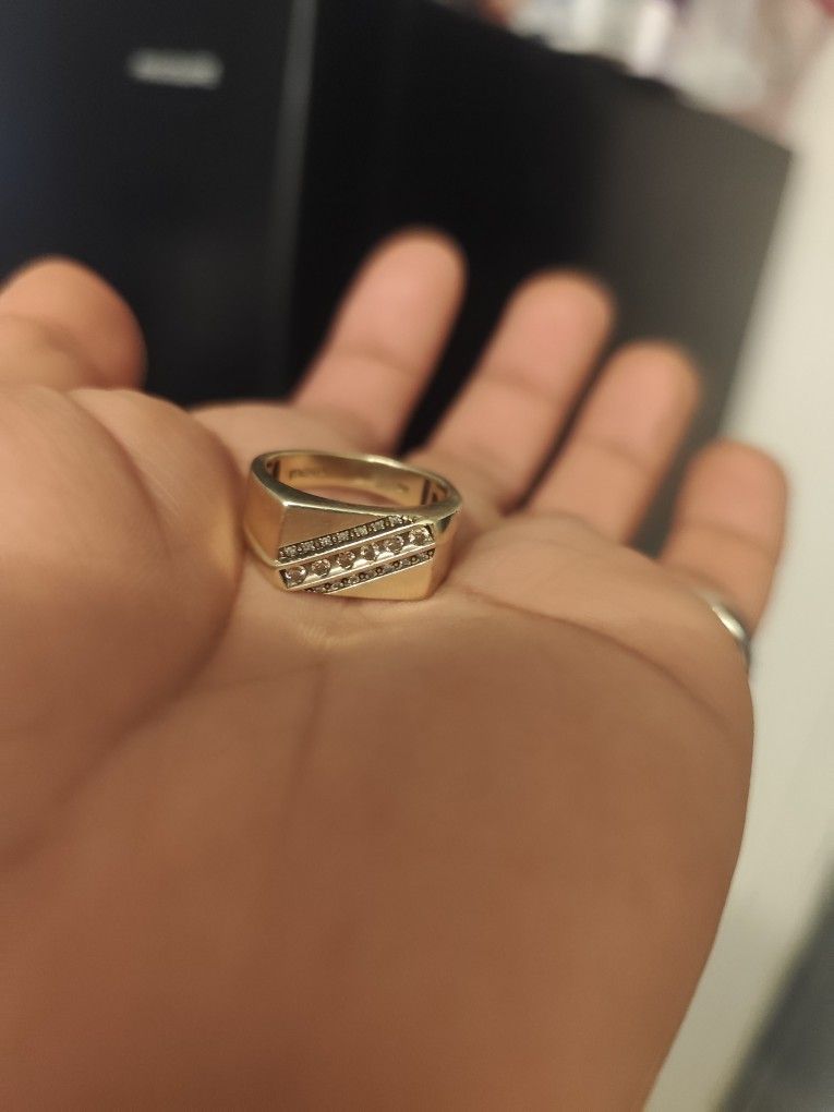 10k GOLD RING NATURAL DIAMONDS