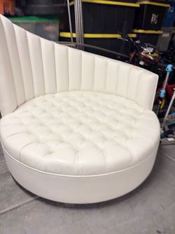 White round chaise tufted diamond design