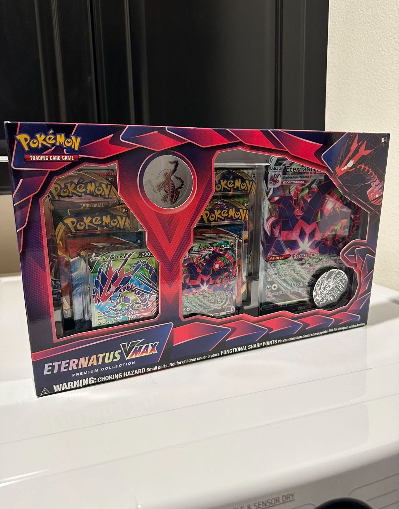 Pokemon TCG Eternatus VMAX Premium Collection Pokemon TCG Eternatus VMAX Premium Collection