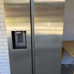 Used Samsung 22 CuFt Counter-Depth Fridge - Smart & All-Around Cooling (RS22T5201SR)