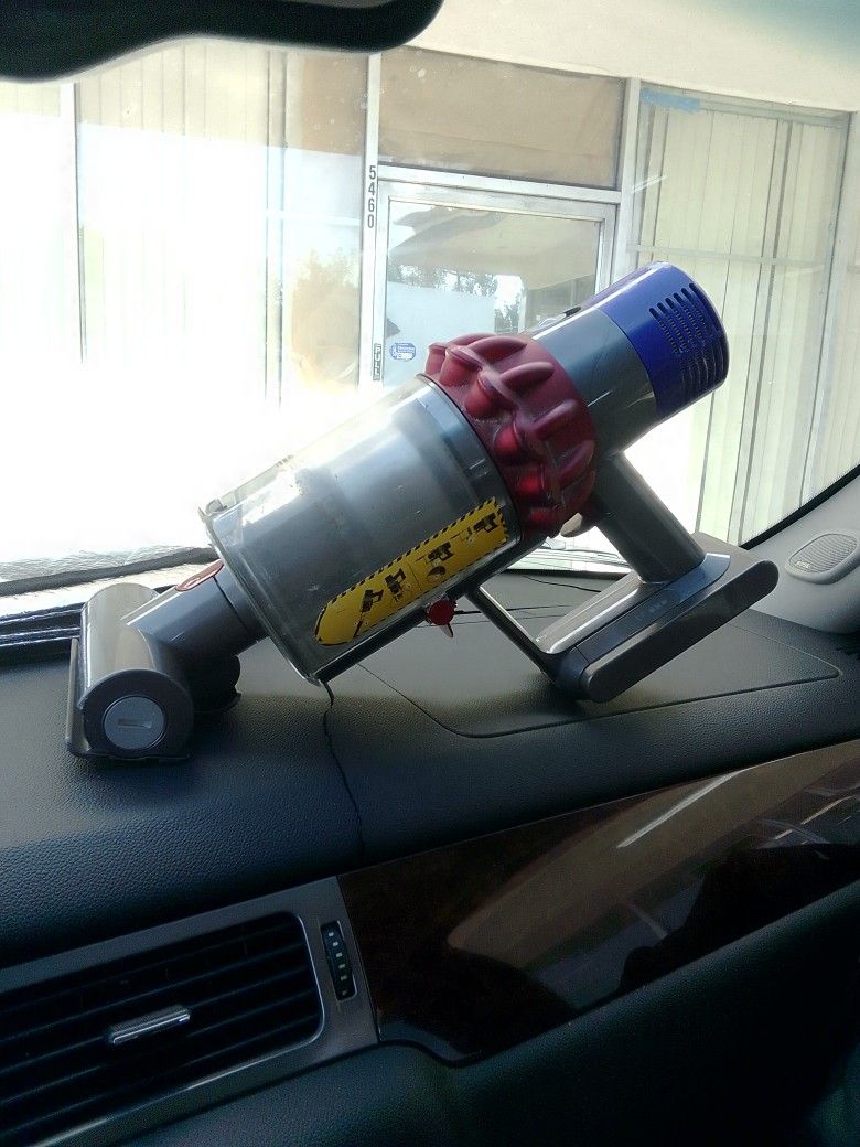 Dyson Vacuum 