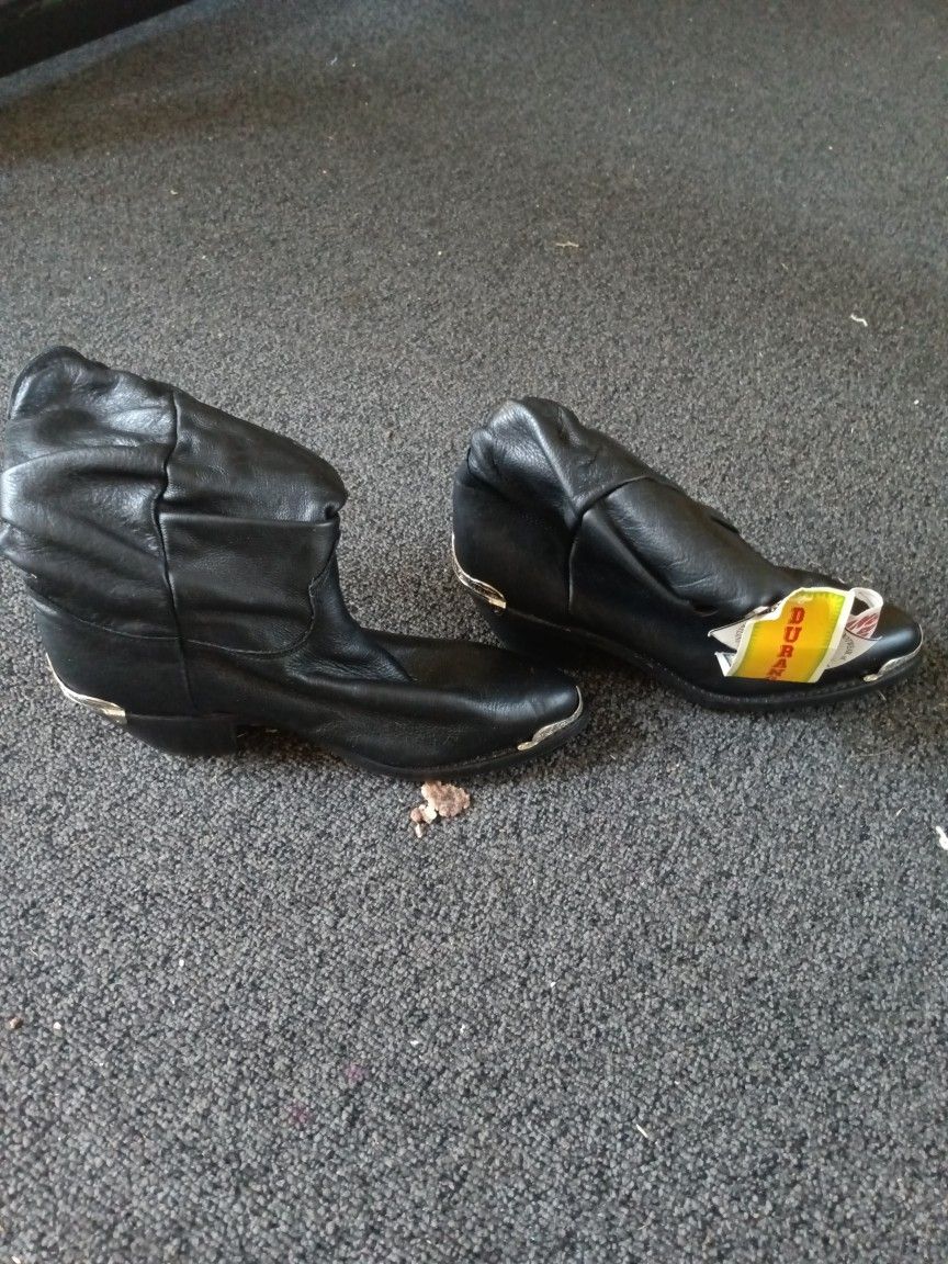 New Size 9 Cowboy Boots