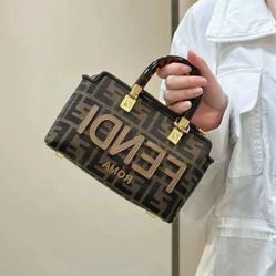 Adjustable and detachable shoulder strap cowhide Boston bag handbag shoulder messenger bag mini women's brown