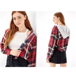 AE Cozy Cabin Cropped Hoodie Flannel
