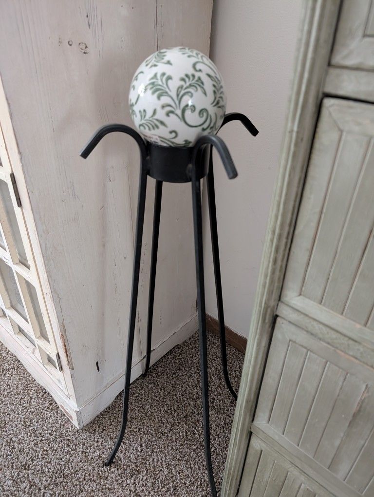 WROUGHT VINTAGE GAZING BALL STAND