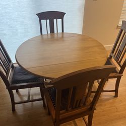 Kitchenette Table and Chairs