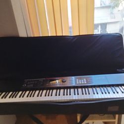 ROLAND DS 88 SYTESIZER 