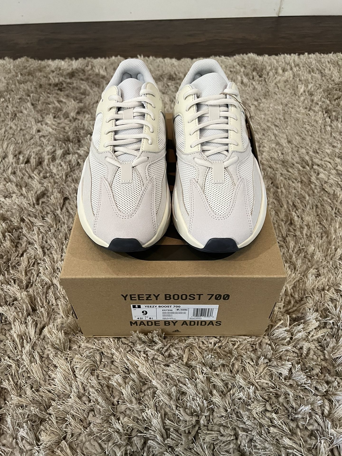 Yeezy Boost 700 - Analog (Size 9)