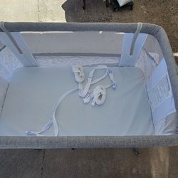 Milliard Bedside Baby Bassinet