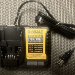 New DCB1104 DeWalt Charger 4amp Two Stage