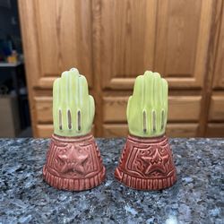 Vintage Mid-Century 1940’s ceramic Standing Hands Pair of Salt & Pepper Shaker.  No stoppers.  The bottom says 10 cents.  Has been on display in a cab