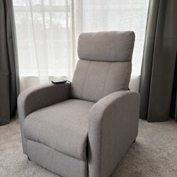 Manual Reclining Chair with Massage Function – Excellent Condition